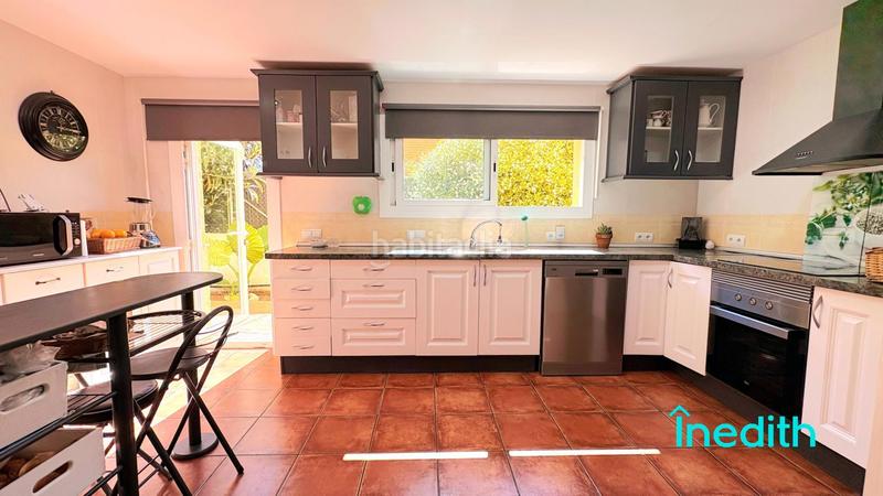 Foto 4e8b82ab-4a9f-44c9-bf83-615923f26a70. Xalet amb calefacció aparcament piscina a costa Cunit - els jardins - els rosers Cunit