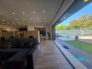Chalet  Calle de nostra senyora de la mercè. Preciosa y moderna casa de lujo en cubelles, cerca de la playa y