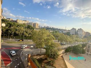 Appartement  Calle del bruc. Amplio piso en centro hospitalet con preciosas vistas