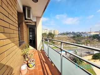 Piso  Calle del bruc. Amplio piso en centro hospitalet con terraza y vistas despejadas