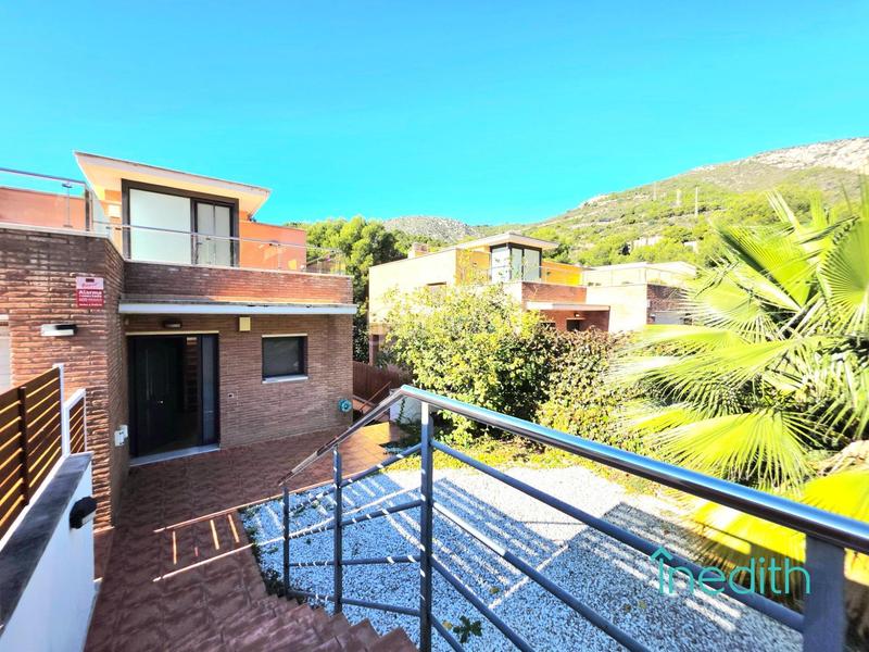 Foto c250a552-9100-4e5c-a1e9-c622f7401d7c. Casa amb calefacció aparcament piscina a El Poal Castelldefels