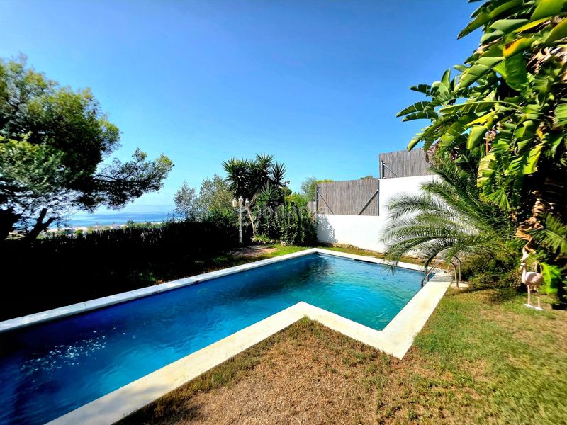 Foto f67594c9-64b8-40f0-aa88-b76e3f10ea6f. Casa amb calefacció aparcament piscina a Bellamar Castelldefels