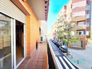 Pis  Carrer santa isabel. Bonito piso dúplex con patio y todo exterior en viladecans.