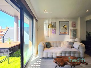 Pis  Avenida constitucio. Precioso ático dúplex con solarium y piscina! pieza única.