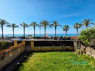 Piso  Avenida avinguda sant joan de déu. Precioso piso planta baja con piscina, mirando al mar! calafell