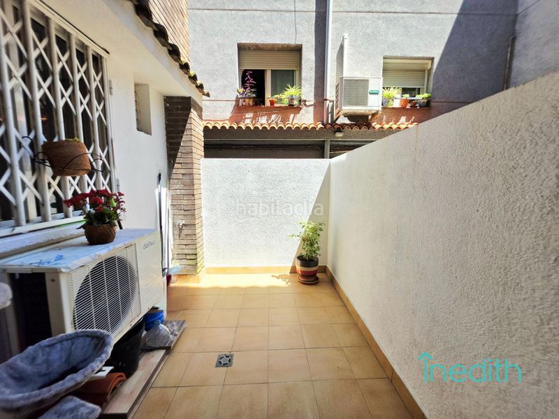 Foto 4e4c7f07-e92e-412f-a80b-426d29d93960. Casa amb calefacció aparcament a La Teixonera Barcelona