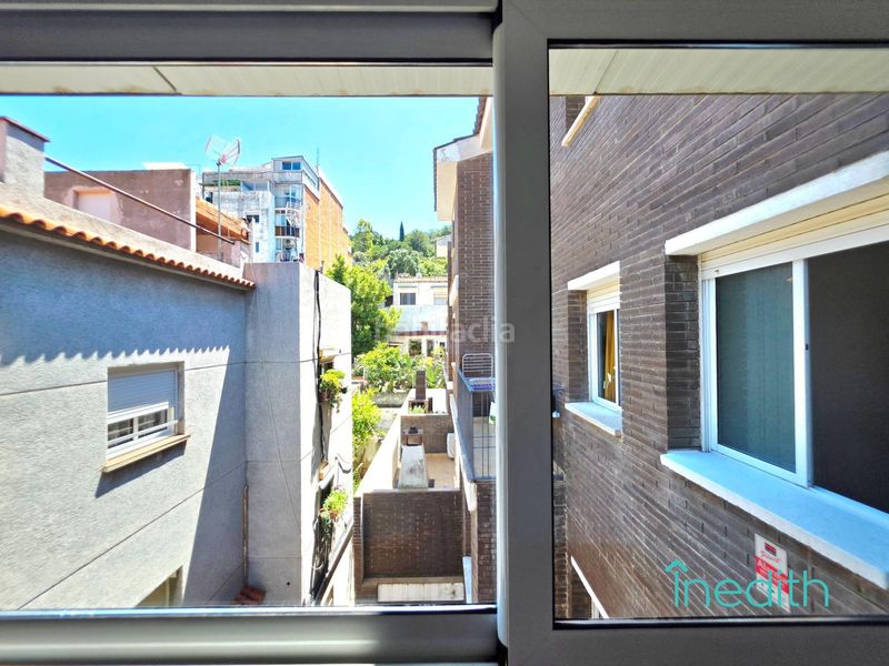 Foto 5d94cd54-ddba-4e1b-8648-d9a5fcfa2864. Casa amb calefacció aparcament a La Teixonera Barcelona