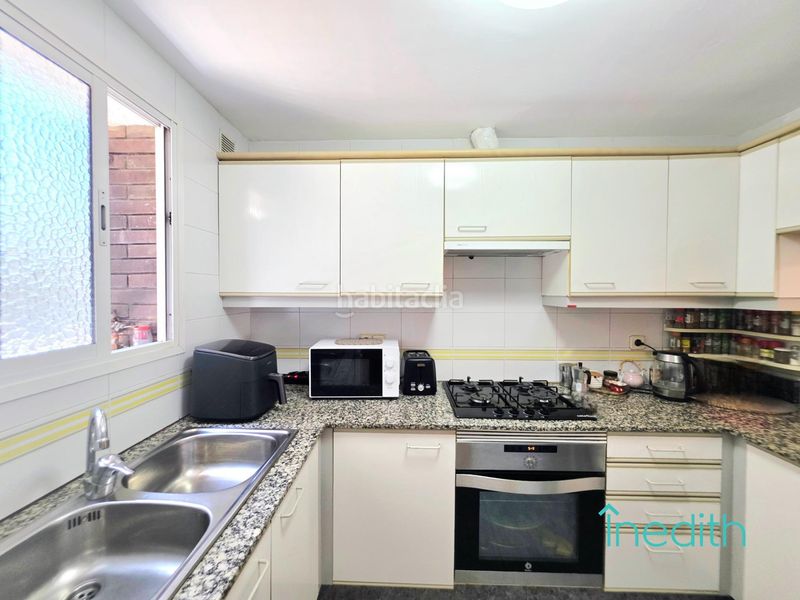 Foto a8ee4f0d-c3e6-4fbf-b083-f38efa398e9b. Casa amb calefacció aparcament a La Teixonera Barcelona