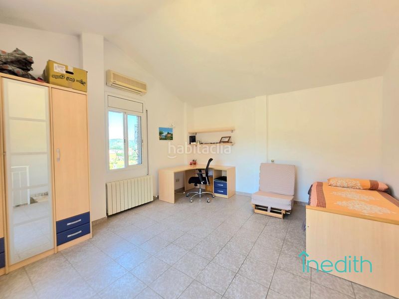 Foto b3c8779d-991f-478e-8e28-1de1dbcec482. Casa amb calefacció aparcament a La Teixonera Barcelona