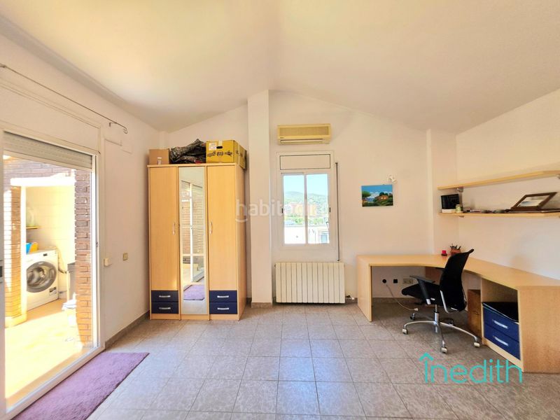 Foto bef01834-033d-4f21-991b-5ccc01bc041e. Casa amb calefacció aparcament a La Teixonera Barcelona