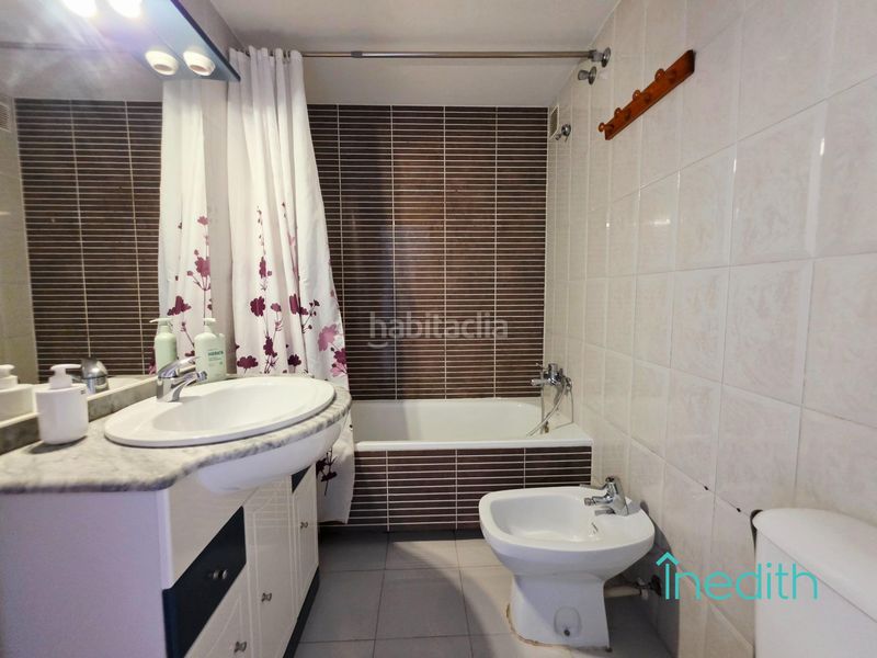 Foto f0773a6b-2a11-46b3-9084-6c6bec423c2d. Casa amb calefacció aparcament a La Teixonera Barcelona