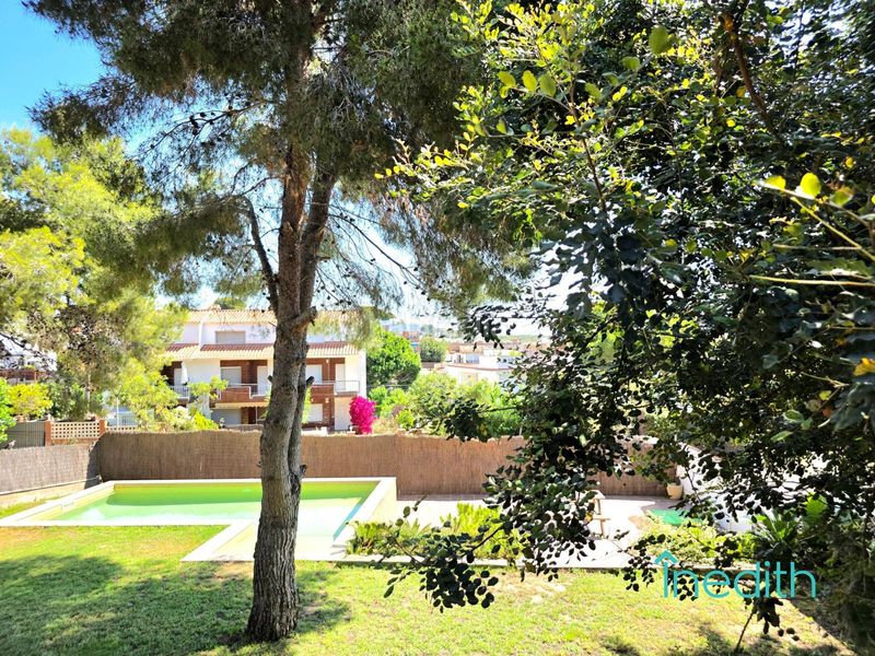 Foto 91ac6ab8-53da-491c-a8b8-7a2a4a8928c6. Xalet amb calefacció aparcament piscina a Cunit residencial Cunit