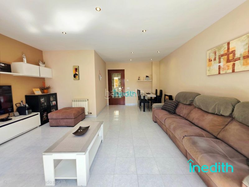 Foto fe04140f-4127-4573-8e4b-6f5c8c8b4188. Casa amb calefacció aparcament a Torrent Ballester Viladecans