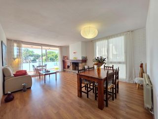 Flat  Carrer carrer 16. Bonito y amplio piso a dos pasos del mar en castelldefels playa