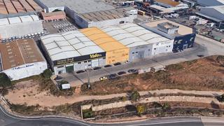 Lloguer Nau industrial a Carrer penyagolosa 5. Nave industrial en alquiler con oficinas sita en primera línea d