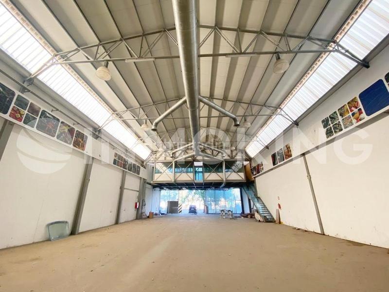 Foto b4e418ff-f54b-4b5c-b6e8-67327bf9b9d0. Nave industrial en avenida principal 21 nave industrial en p.i. oeste alcantarilla en Murcia