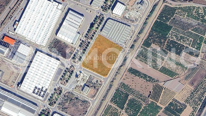 Foto 10f7e109-603c-4eb3-b3f1-c3c816cdf384. Solar industrial en av. proyecto s/n suelo industrial facahada a tres calles en venta en Quartell