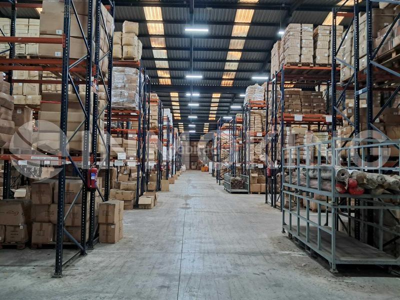 Foto 37ea7f6b-d54c-4b41-9a0b-775153530967. Rent industrial building with heating in Alberic