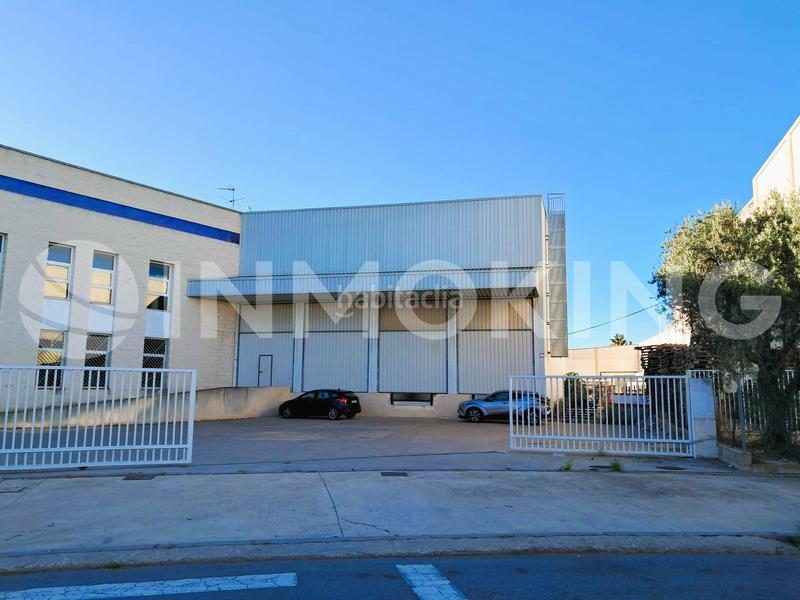 Foto 4caf4812-48fc-44ca-b620-ea9e7e966136. Rent industrial building with heating in Alberic