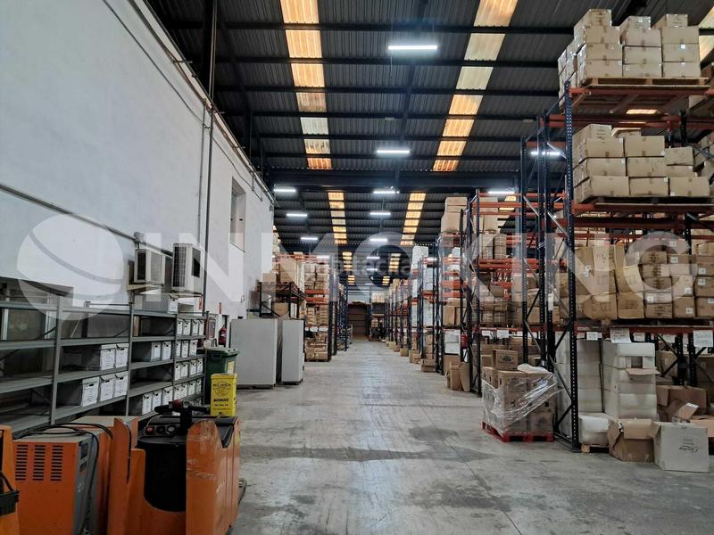 Foto 60b7d552-bbfb-428d-b8f3-fb700ad9e7c2. Rent industrial building with heating in Alberic