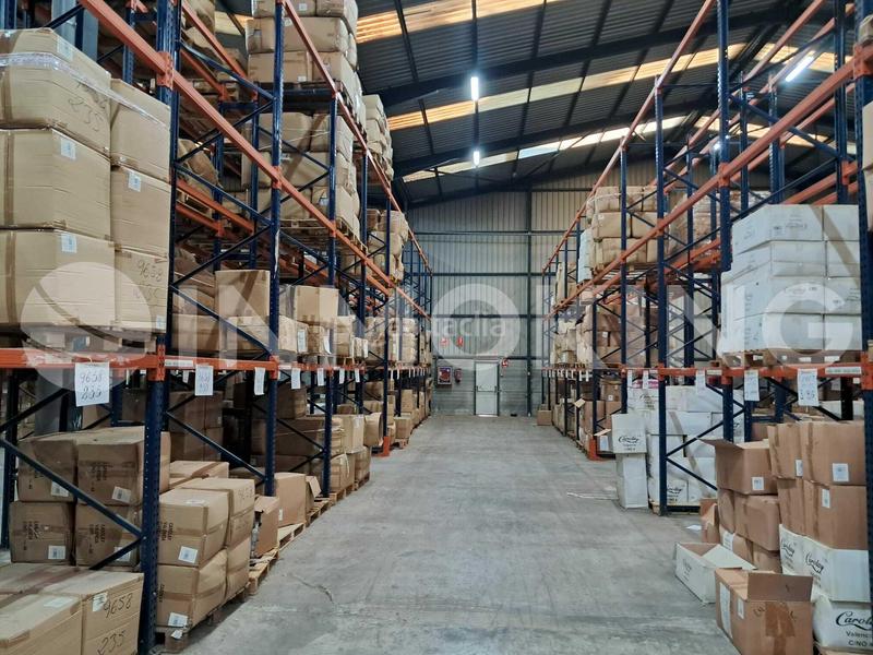 Foto 7839f7ed-1a47-4bc3-b9e3-08590d554f90. Rent industrial building with heating in Alberic