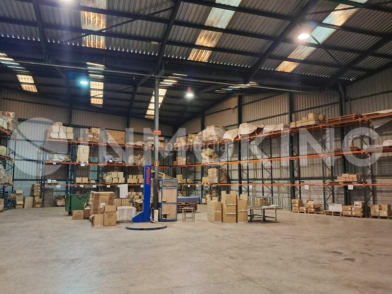 Foto 7bf46df9-4b00-4429-b603-35d921c3c1aa. Rent industrial building with heating in Alberic