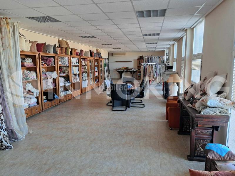 Foto ba56d774-8d56-48d0-acd5-5f9ae3c57ff6. Rent industrial building with heating in Alberic