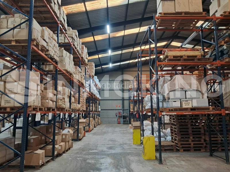 Foto c5c02c52-3539-40ea-9bef-18f889bbc68b. Rent industrial building with heating in Alberic