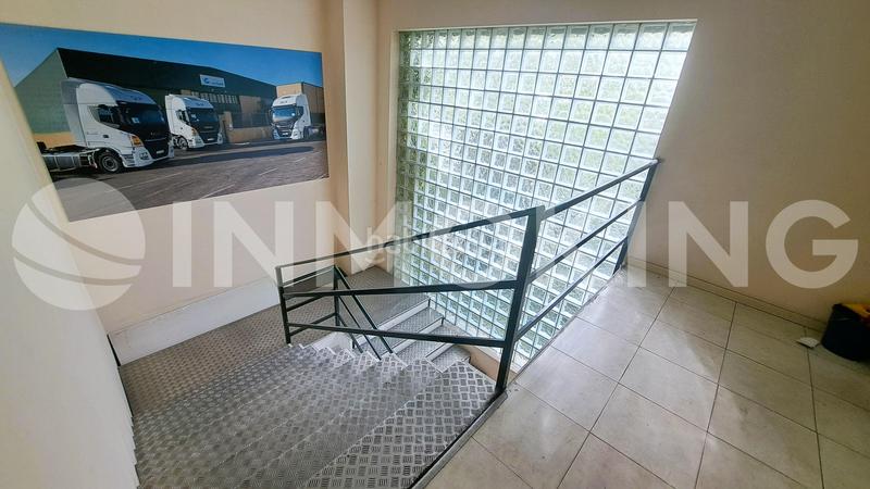 Foto de8e1c86-99e1-4ada-85bf-1e0f07b7d109. Nau industrial a Meco pueblo Meco