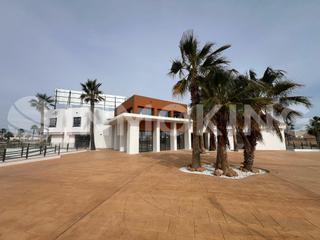 Location Local commercial à C. infanta leonor 12. Local los alcazares p.b