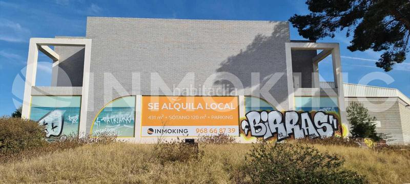 Foto bc1597bd-8604-4c76-be1b-c362f02dee72. Alquiler local comercial en av. miguel de cervantes 2 local comercial en alquiler Campoamor en Orihuela