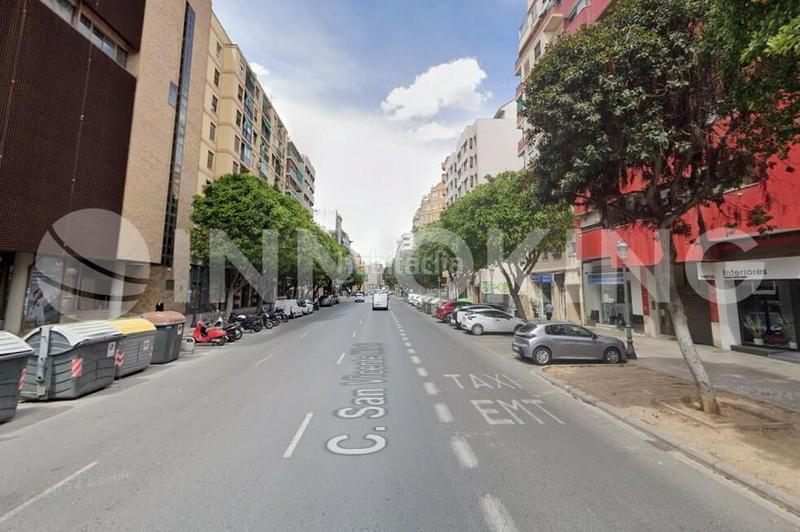 Foto b6f0d275-02a1-4a43-bd7a-87a3d5162c02. Location local commercial dans calle san vicente mártir 146 dans Valencia