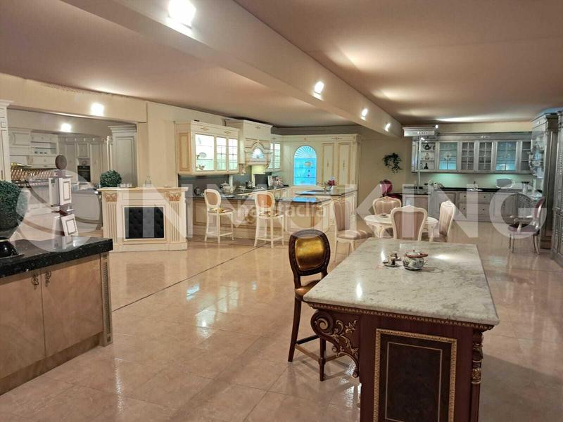 Foto 6127d078-441b-4ae4-8532-cefec3b84965. Rent industrial building with heating in Silla