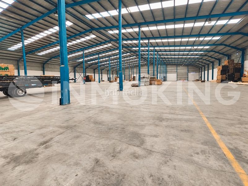 Foto 3942bf12-91b6-40cf-960e-b05eceda883e. Rent industrial building in Torija
