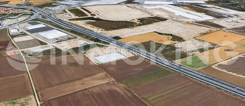 Foto 54ead537-dc08-48ea-ab46-2f4db986452c. Rent industrial building in Torija
