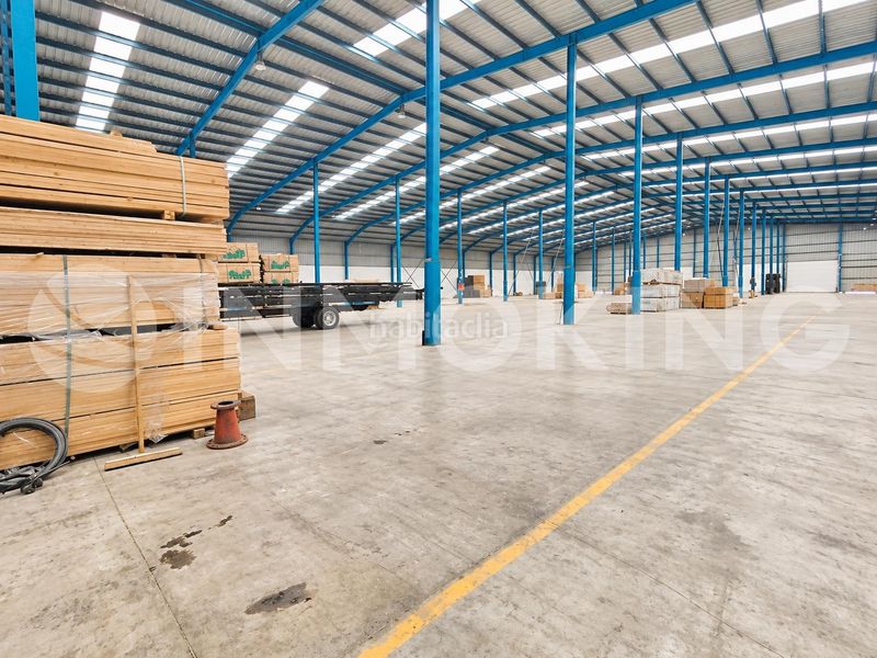 Foto ee97c546-eb1f-42a6-89eb-a42daa0a24c9. Rent industrial building in Torija