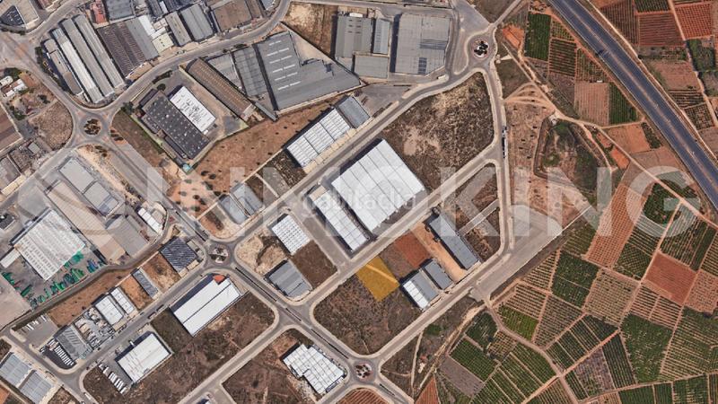 Foto 9b0d54c8-6e28-4658-b075-2901a5110f5c. Industrial plot in calle 11 in Picassent