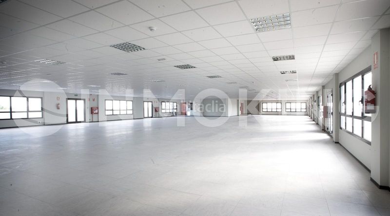 Foto 1eed02c3-ccb3-4e21-98ba-6fbb0979a160. Edificio en calle ciudad de eibar 4 edificio corporativo en Paterna