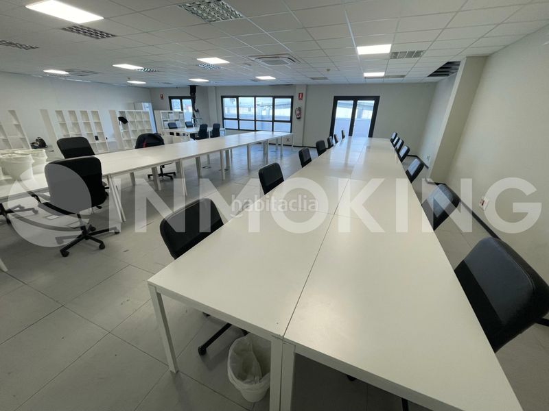 Foto b231923d-dd6b-400c-88e3-3f4f8d799063. Edificio en calle ciudad de eibar 4 edificio corporativo en Paterna