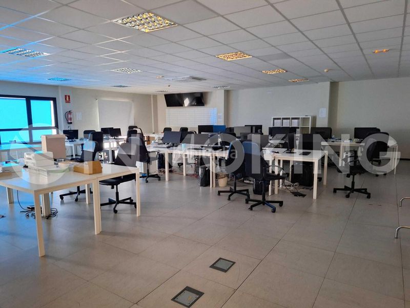 Foto f525b90b-2b68-4be1-8190-3d3182f7e2e3. Edificio en calle ciudad de eibar 4 edificio corporativo en Paterna
