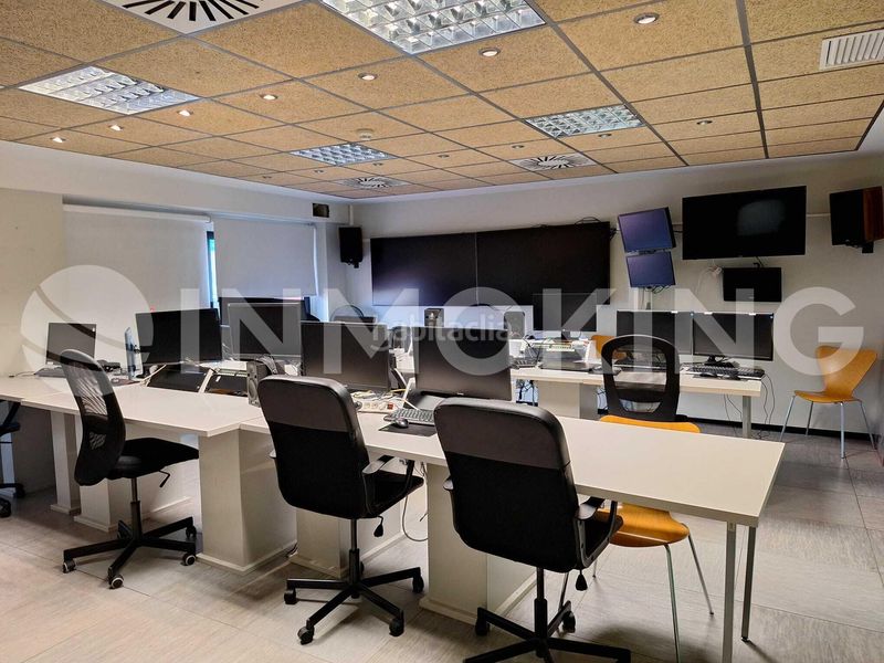 Foto f951b1b1-96b3-42e0-810e-dd1efe56fc29. Edificio en calle ciudad de eibar 4 edificio corporativo en Paterna