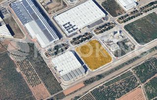 Solar industrial  Cl proyecto  5. Solar uso industrial fachada a 4 calles , quartell