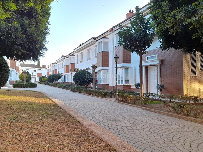 Foto 08110a1e-d6b9-4871-8ae9-e095a9a3a4b9. Àtic amb calefacció aparcament a Parque Avenida Jerez de la Frontera