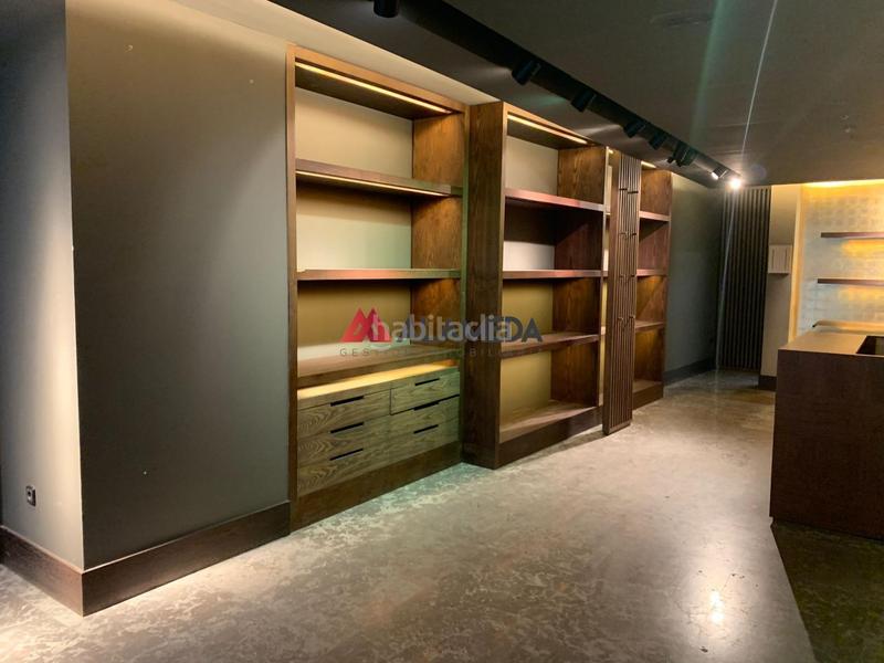 Foto 857cbb64-fab8-4cb2-81ab-d6cc3dcc7c3d. Geschäftsraum in calle calle de la fuente 4 in Núcleo urbano Chiclana de la Frontera