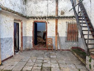 Casa a Barbate. Casa y local para rehabilitar en el casco antiguo