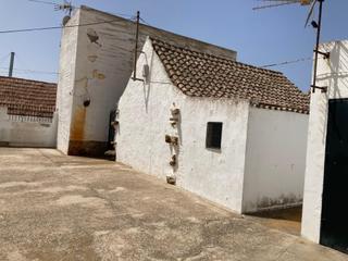 Casa a Tahivilla. Casa para reformar con patio