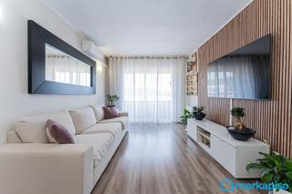 Pis a La Roureda. Se vende tico de tres dormitorios en viladecans