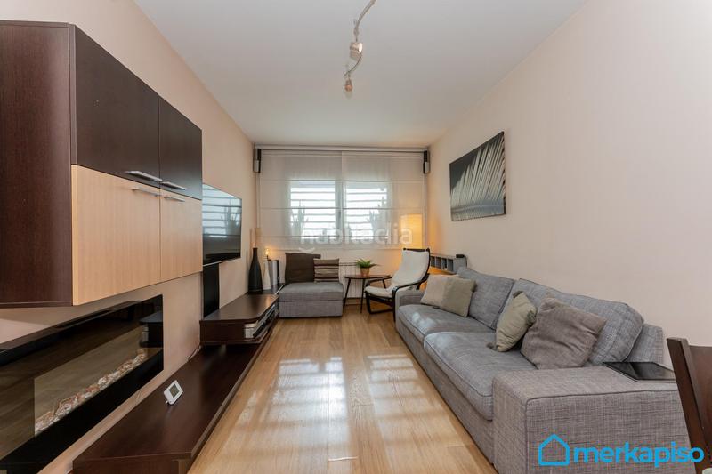 Foto aae02b4e-d826-4b23-bedf-986a6617a60b. Piso acogedor piso con parking y trastero en La Roureda Viladecans