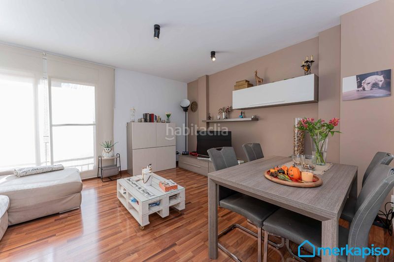Foto 9d0a7a5f-0d2f-4799-924f-967c3088a8e7. Dúplex amb aparcament a Sant Climent de Llobregat