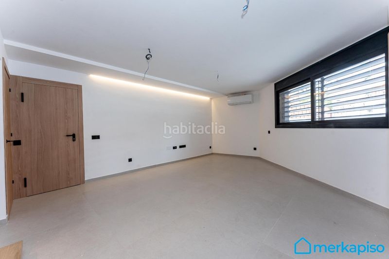 Foto 04253f41-389a-45c7-8f22-1f9347aa44ce. Casa adossada amb calefacció aparcament a Centre Viladecans